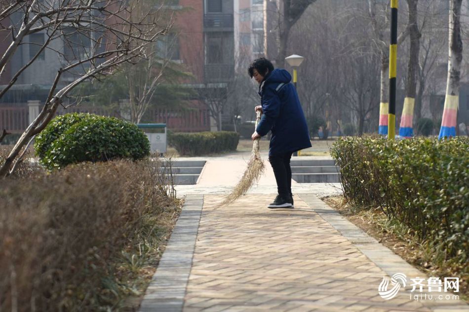 又掛彩了，哈弗茨頭頂鮮血直流，此前對陣國米時頭部受傷