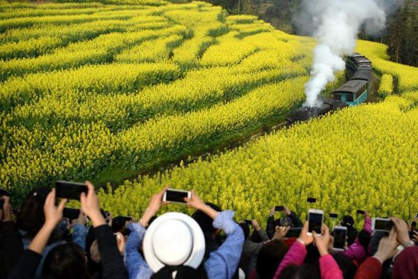 [流言板]連續(xù)關鍵前場板！勇士官方曬盧尼比賽暴扣照，本場得6分10板